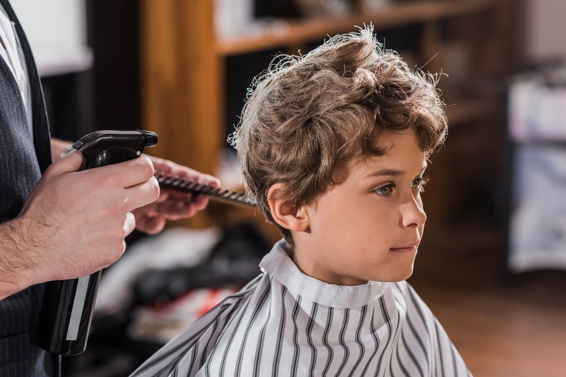 Barbería Forajidos, ¡las tijeras más rápidas del oeste!
